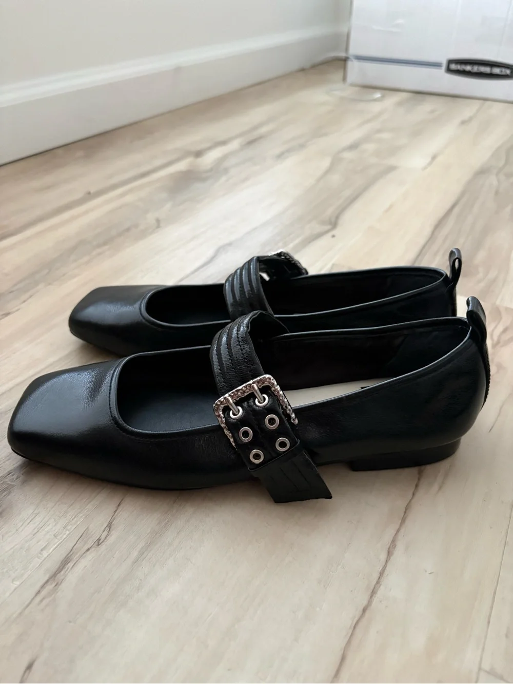 Dolce Vita Arora Buckled Mary Jane Flats – Black – Women’s size 6.5-7